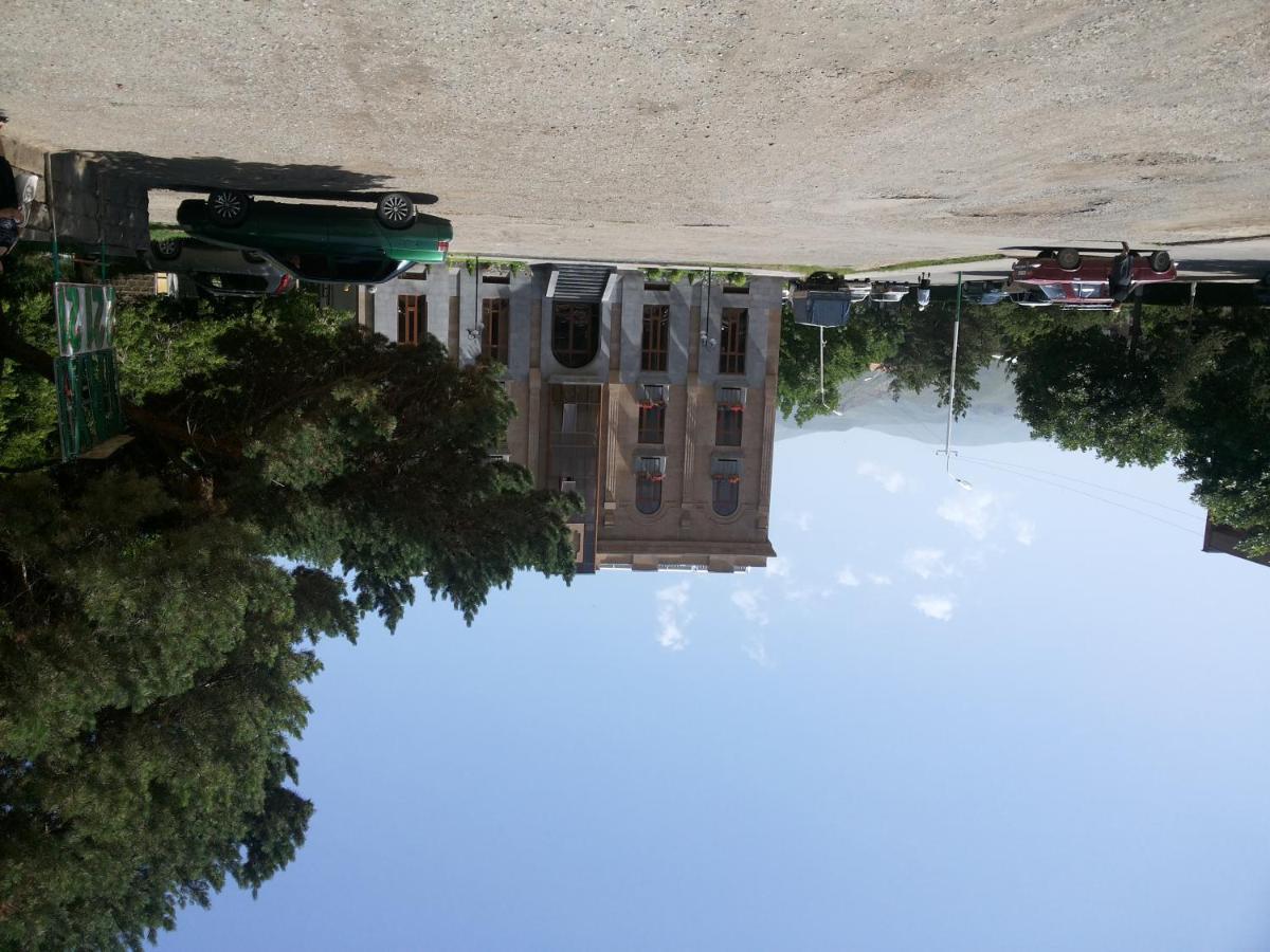 ホテル Arpa Yeghegnadzor エクステリア 写真